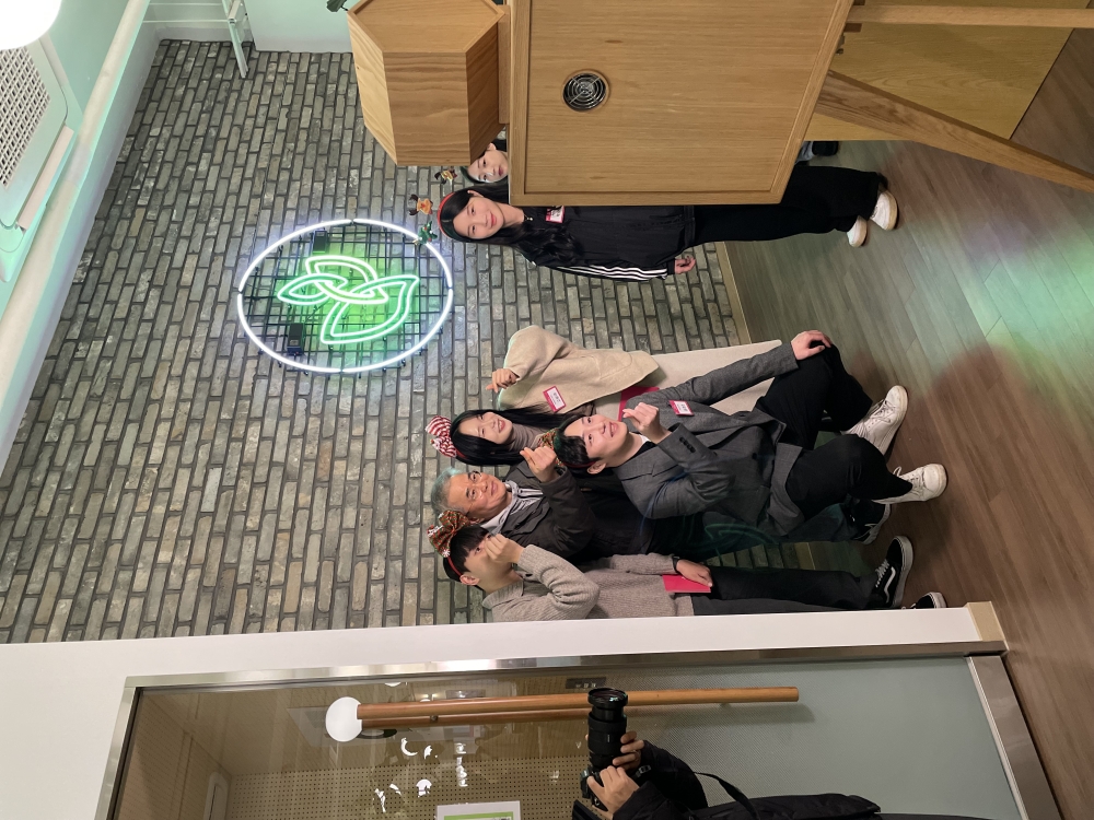 external_image 그림입니다. 원본 그림의 이름: 뉴스토리(대외이사님).jpg 원본 그림의 크기: 가로 4032pixel, 세로 3024pixel 사진 찍은 날짜: 2024년 12월 07일 오후 4:55 카메라 제조 업체 : Apple 카메라 모델 : iPhone 12 Pro 프로그램 이름 : 18.1.1 F-스톱 : 1.6 노출 시간 : 1/60초 IOS 감도 : 400 노출 모드 : 자동 35mm 초점 거리 : 26 프로그램 노출 : 자동 제어 모드
