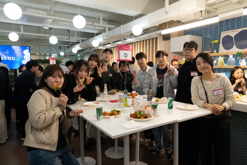 external_image 그림입니다. 원본 그림의 이름: DCB00877.jpg 원본 그림의 크기: 가로 2048pixel, 세로 1365pixel 사진 찍은 날짜: 2024년 12월 10일 오후 11:12 카메라 제조 업체 : SONY 카메라 모델 : ILCE-7M4 프로그램 이름 : Adobe Lightroom 8.0 (Windows) F-스톱 : 5.6 노출 시간 : 1/125초 색 대표 : sRGB 노출 모드 : 수동 35mm 초점 거리 : 24 대비 :